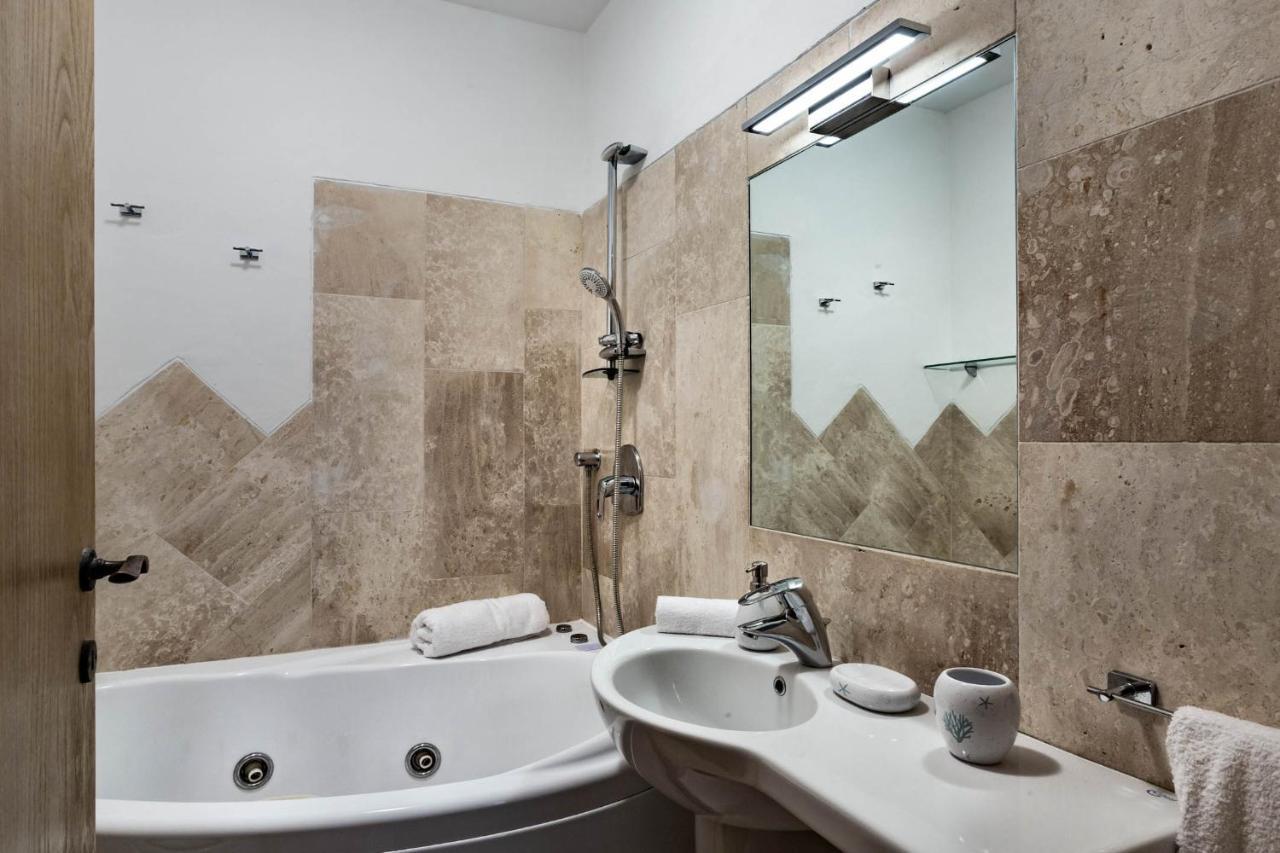 Iconic Luxury Suites Abbiadori Kültér fotó